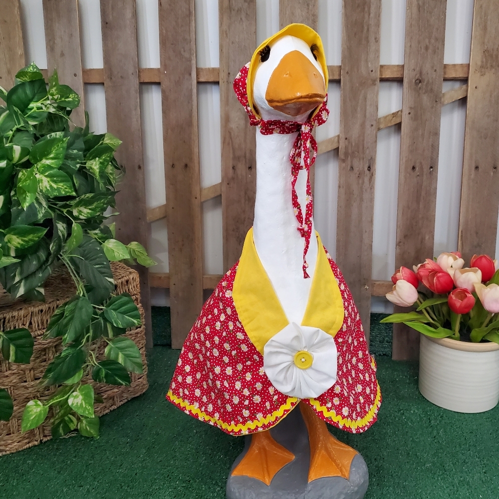 Porch Goose Red and Yellow Daisy Print Outfit And Bonnet New